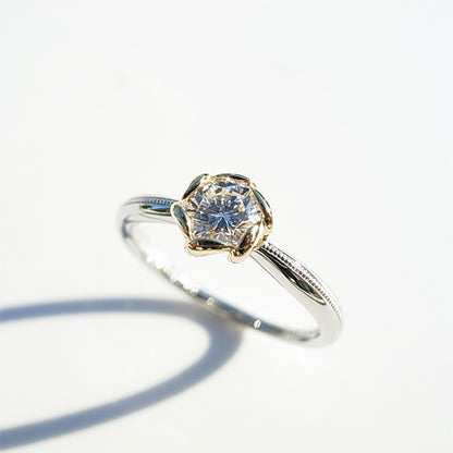 ダイヤモンドのK18YG・プラチナ花モチーフ婚約指輪