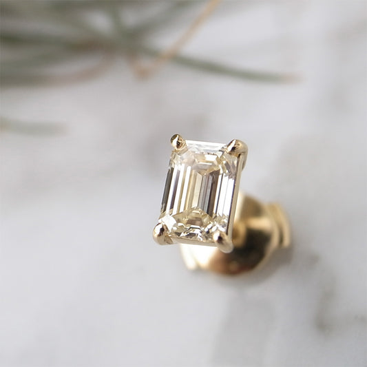 エメラルドカットダイヤモンド 0.5ct Nカラー VVS1 K18YGピアス