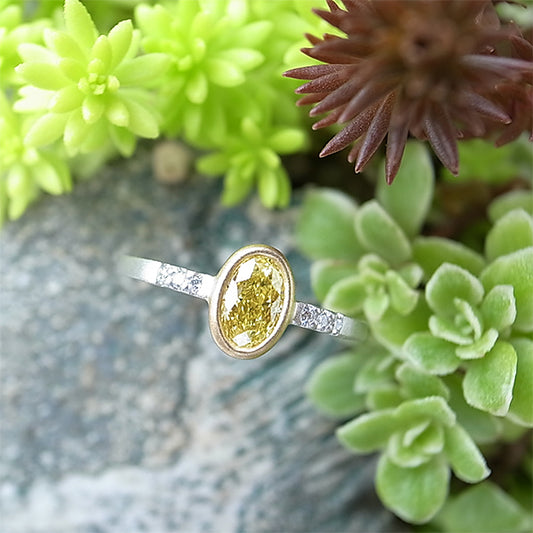 天然イエローダイヤモンド Fancy Intense Yellow 0.405ct オーバル K18YG・プラチナリング｜