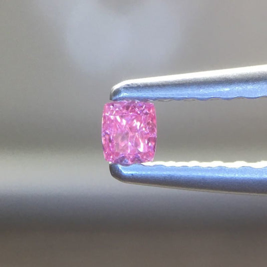 Fancy Vivid Purplish Pinkのピンクダイヤモンドルース