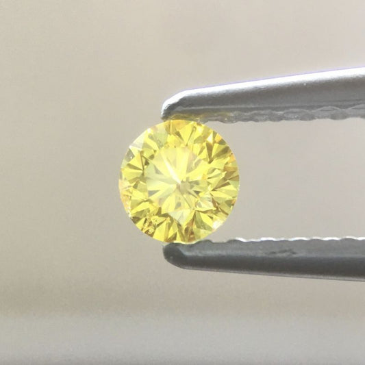 Fancy Vivid Yellowの天然ダイヤモンド 0.154ct SI2 ルース