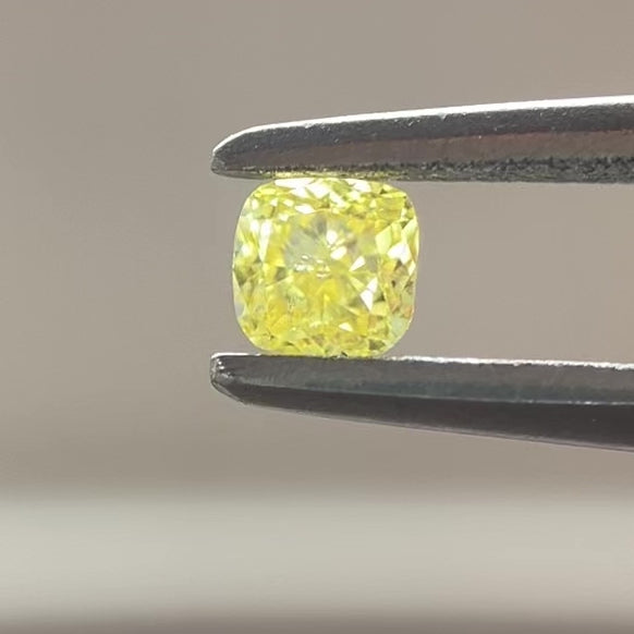 0.111ct Fancy Intense Yellow クッションカット CGL｜天然発色