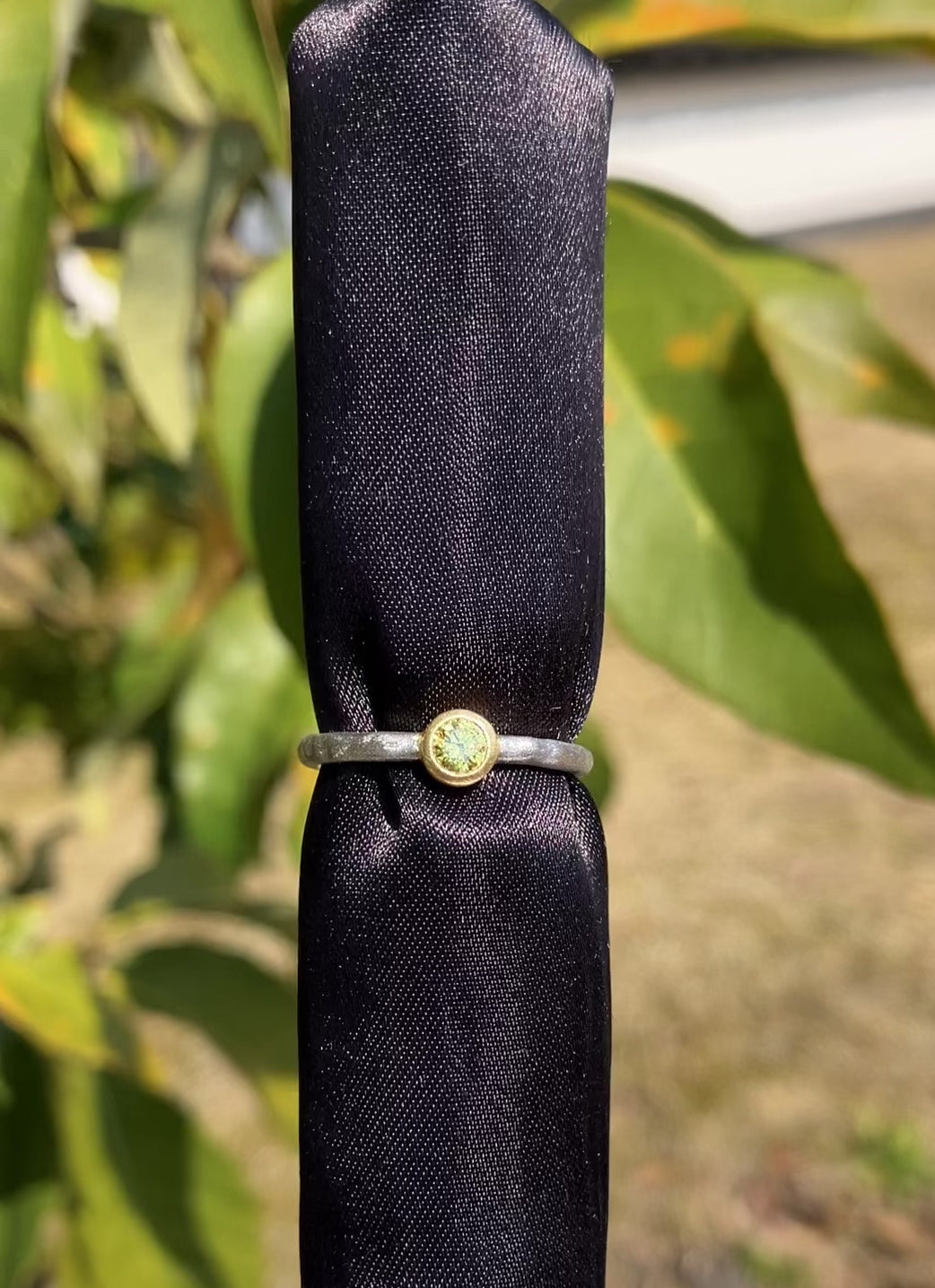 Fancy Intense Yellow CGL Ring K18YG & PT900｜天然発色イエロー