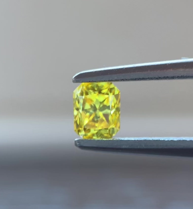 FANCY VIVID YELLOW 0.238ct ラディアント CGL｜天然発色イエロー