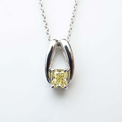 天然イエローダイヤモンド Fancy Yellow プラチナ馬蹄ネックレス 拡大