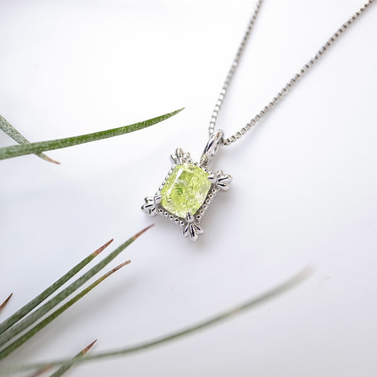 天然イエローグリーンダイヤモンド Fancy Intense Yellow Greenのプラチナネックレス